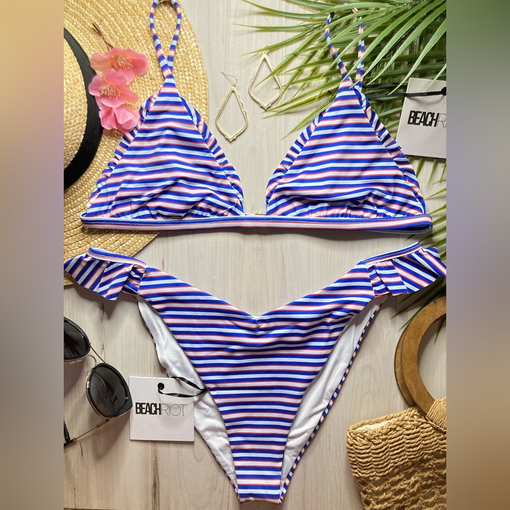 Beach Riot โค๏ธ Striped Ruffle Tri Top | Ruffle Skimpy Bottoms ๐๐ผโโ๏ธ๐๏ธ - Picture 10 of 11